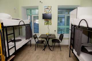 Хостелы Capsularhouse Hostel Днепр Спальное место на двухъярусной кровати в общем номере для мужчин и женщин-3