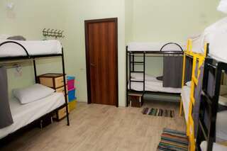 Хостелы Capsularhouse Hostel Днепр Спальное место на двухъярусной кровати в общем номере для мужчин и женщин-5